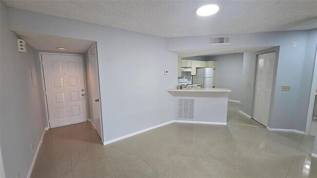 Foto del edificio - 9055 Wiles Rd