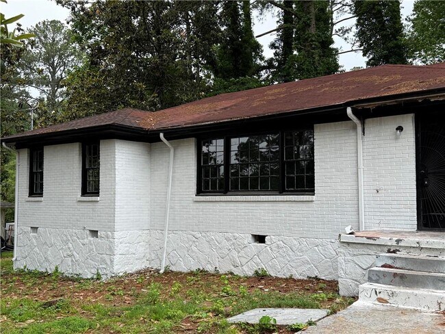 Building Photo - 1821 Sandringham Dr SW