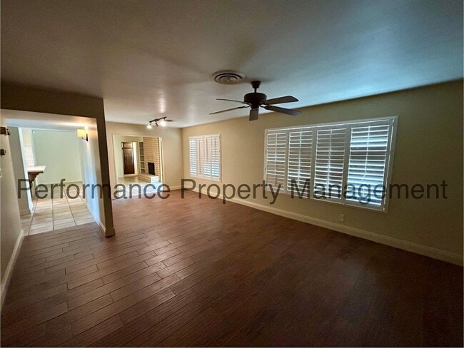 Building Photo - Cozy 3 Bed/2 Bath SW Bakersfield Home w/ Pool & $0 Deposit Option