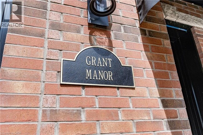 Photo du bâtiment - 36 Grant Ave