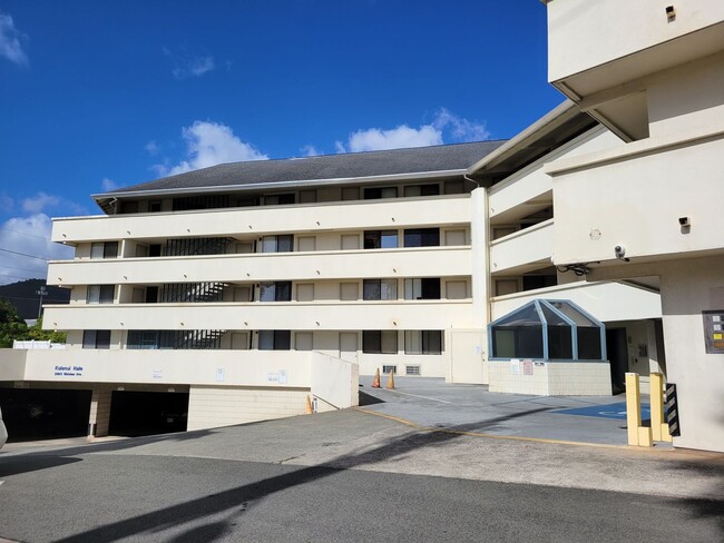 Building Photo - Kulanui Hale - 1 bedroom, 1 bath Unit w/ 1...