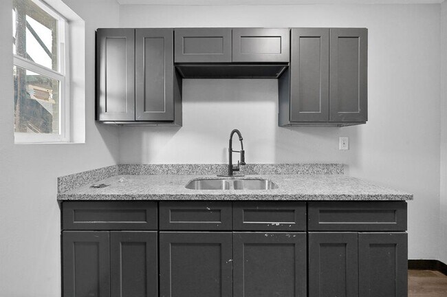 Building Photo - 7210 Dahlia St