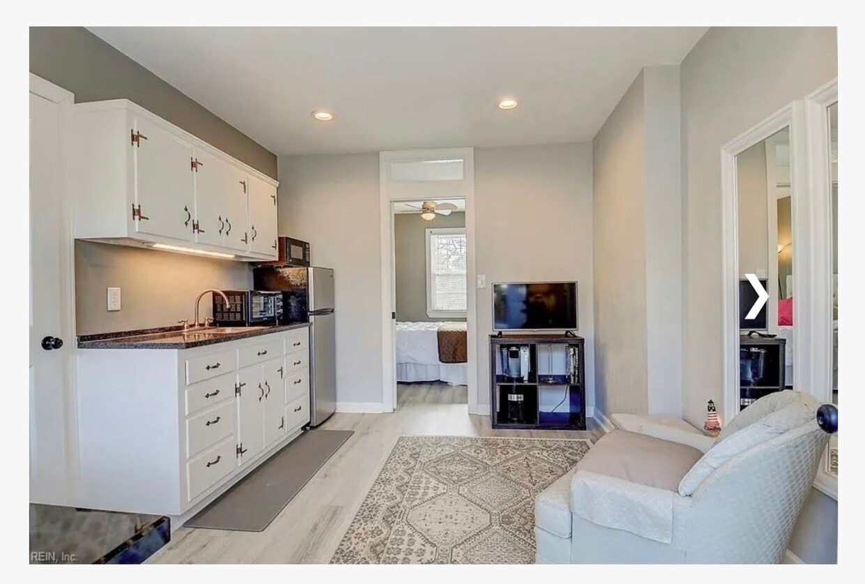 Building Photo - 1 Bedroom Studio Apartment