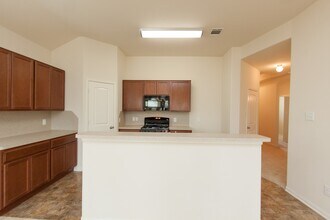 Building Photo - 107 Piney Pathway