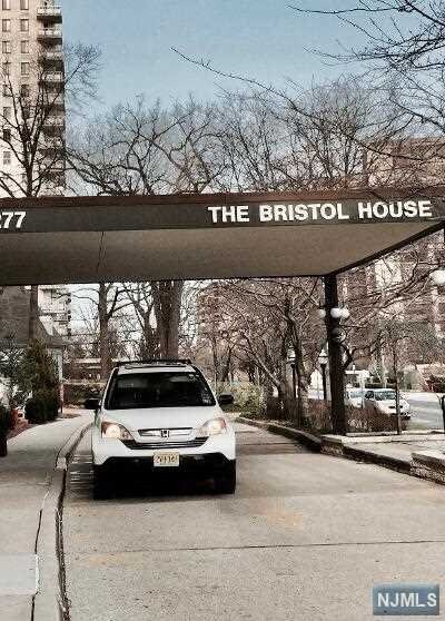 Foto del edificio - 277 Prospect Ave N