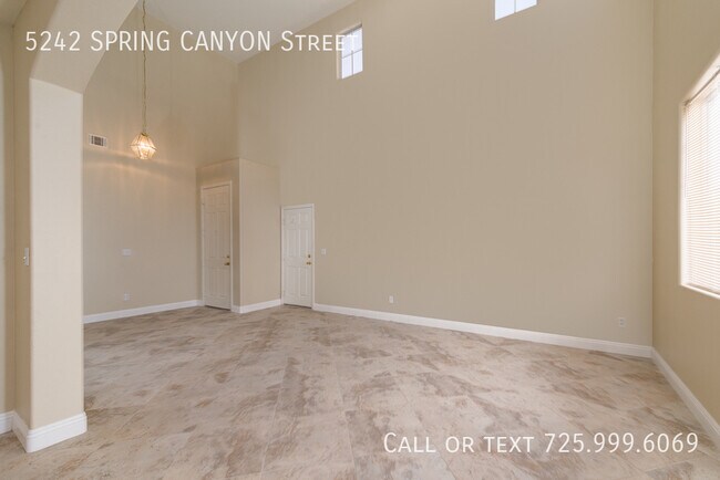 Foto del edificio - 5242 Spring Canyon St