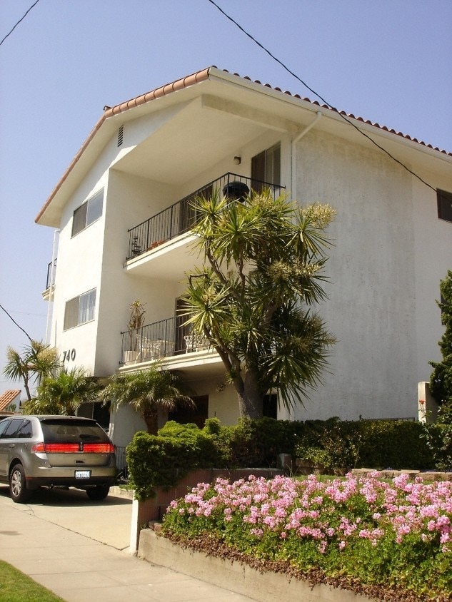 Building Photo - 740 W Paseo Del Mar