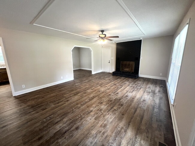 Building Photo - 168 Kirby Dr
