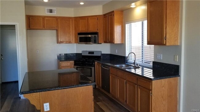 Building Photo - Gorgeous Corona Home