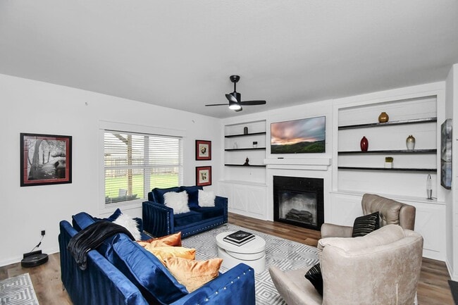 Foto del edificio - 6715 Plum Springs Ln