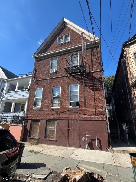 Building Photo - 12 Quincy St