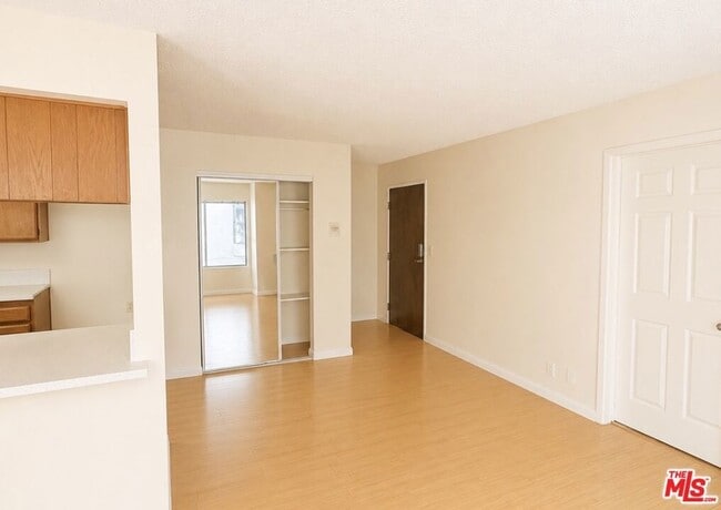 Building Photo - 13406 Moorpark St