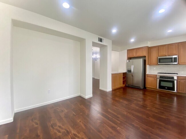 Foto del edificio - Elegant 3-Bedroom Residence in Private Gat...