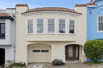 Building Photo - 827 38th Ave