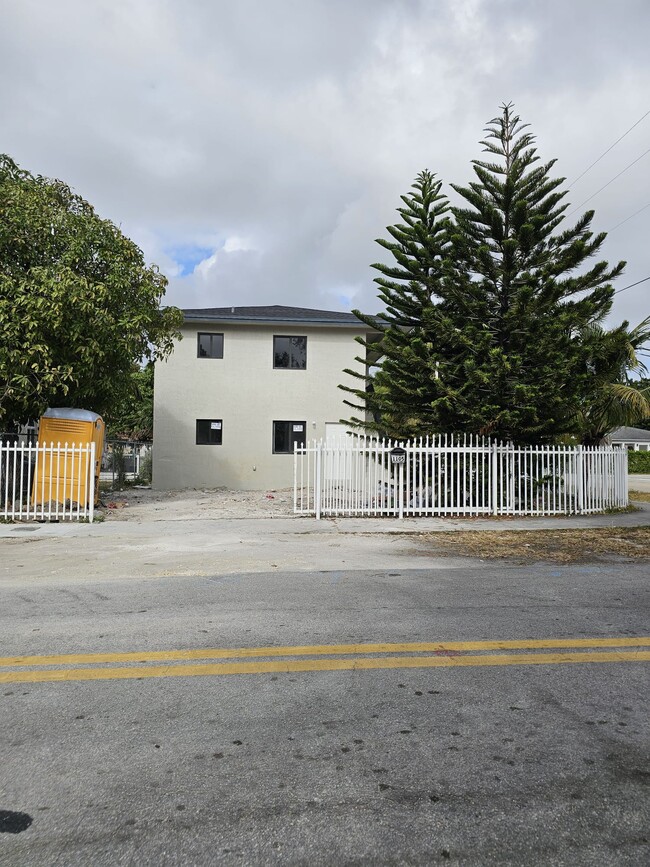 Foto del edificio - 1101 NW 105th St