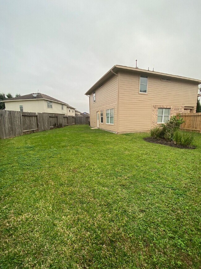 Building Photo - Spacious 4Bed, 2.5 Bath plus Bonus Room, 2-story home in the desirable Remington Grove community!