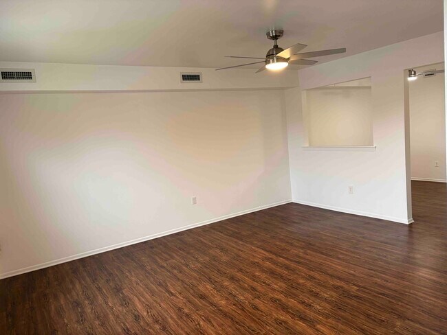 Sala de estar - 1110 Joseph Rd