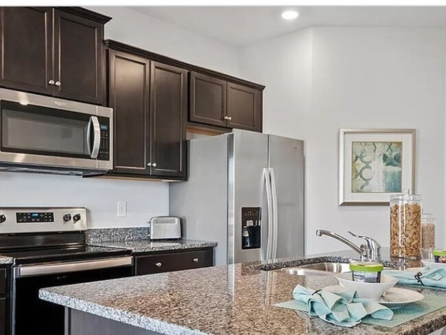 Building Photo - 3 Bedroom Townhome in Mebane