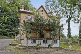 Building Photo - 707 Wilson Ave