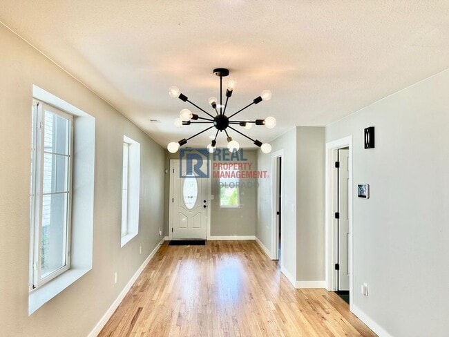 Foto del edificio - 2555 N Clarkson St