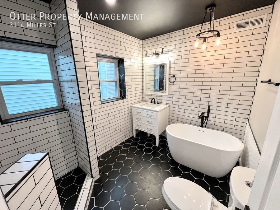 Primary Photo - 2BR/1.5BA Spacious Townhome on Great Block...