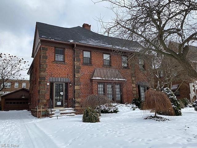 Charming brick exterior, beautifully landscaped - 2915 Ludlow Rd
