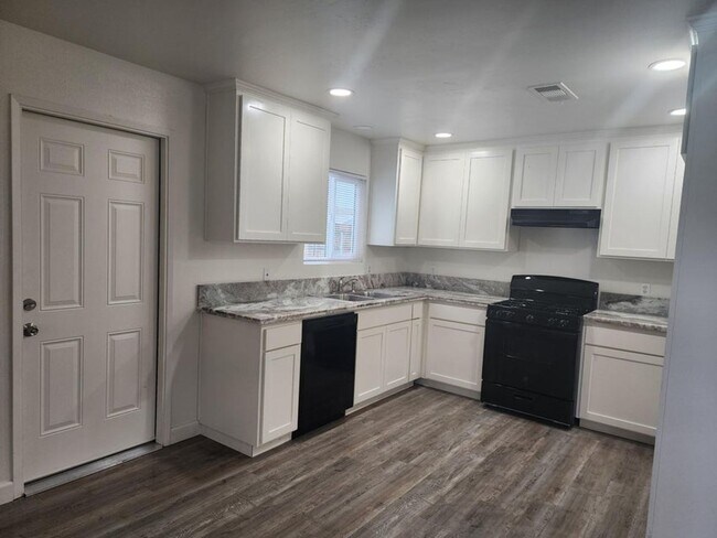 Foto del edificio - 1722 W Merritt Ave