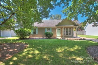Building Photo - 216 Stratford Dr
