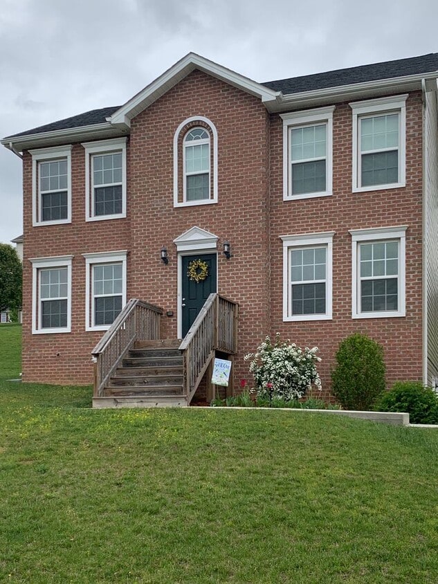 Photo - 1465 Kensington Way