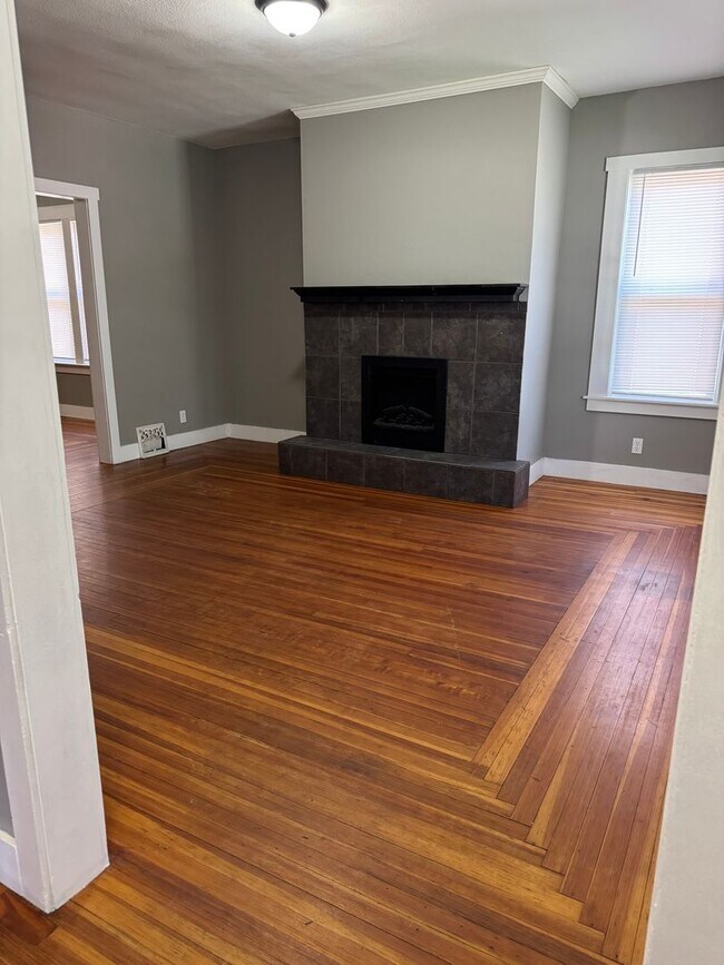 Foto del edificio - 5 Bedroom, 1 Bathroom Home