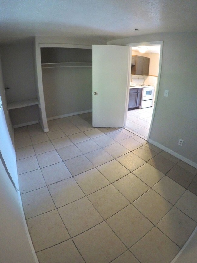 Building Photo - 1st Floor 1 bedroom south of San Marco!