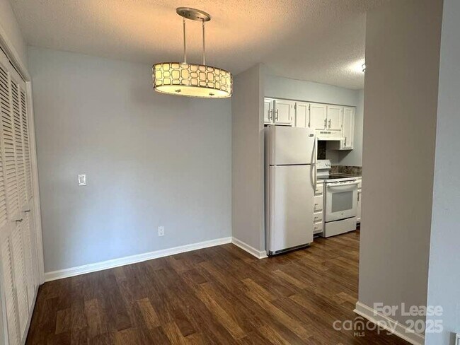 Foto del edificio - 3139 Heathstead Place