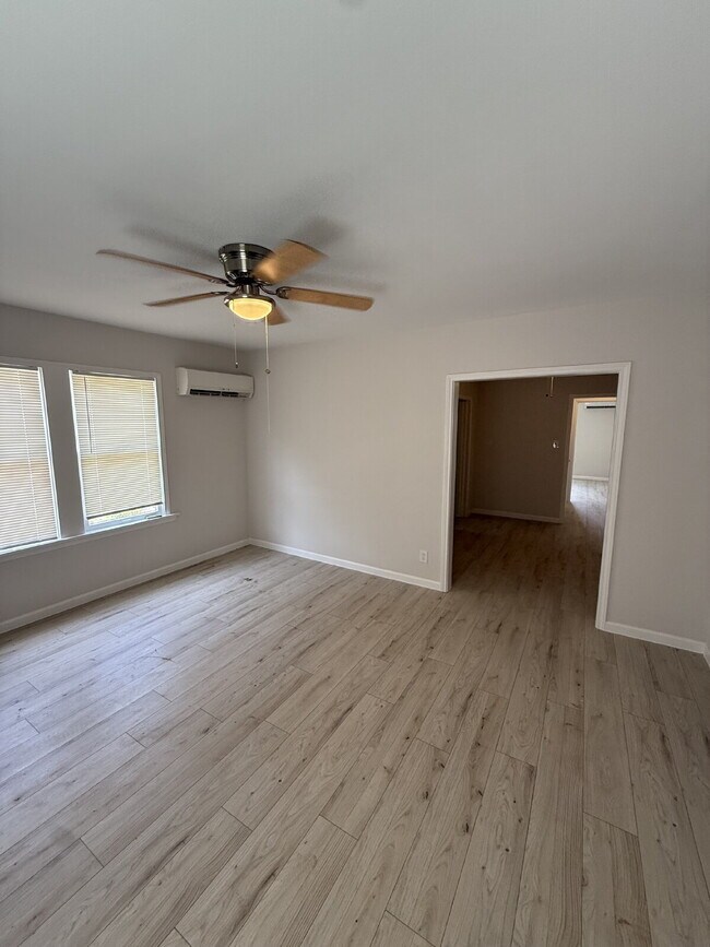 Foto del edificio - 1008 Studewood St