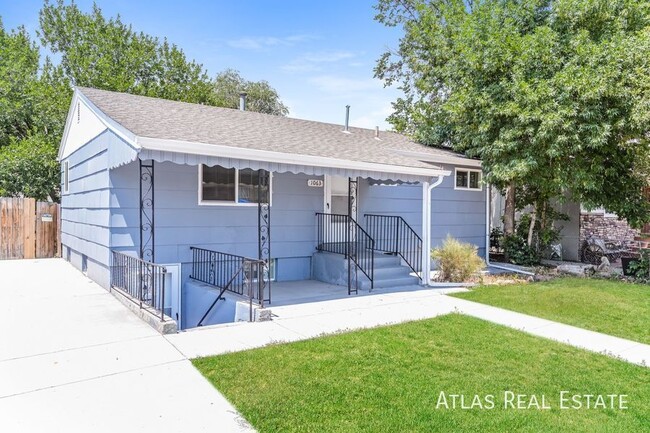 Building Photo - Spacious 2 Bed 1 Bath Lower Level Home wit...