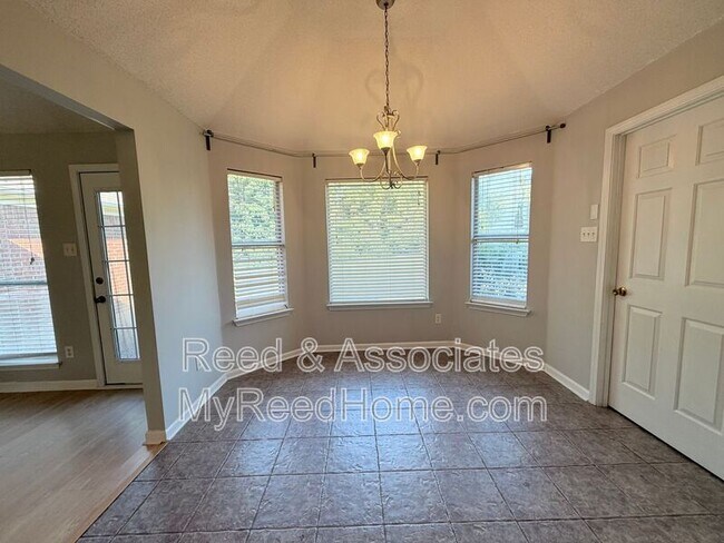 Building Photo - 130 Oaks Edge Dr