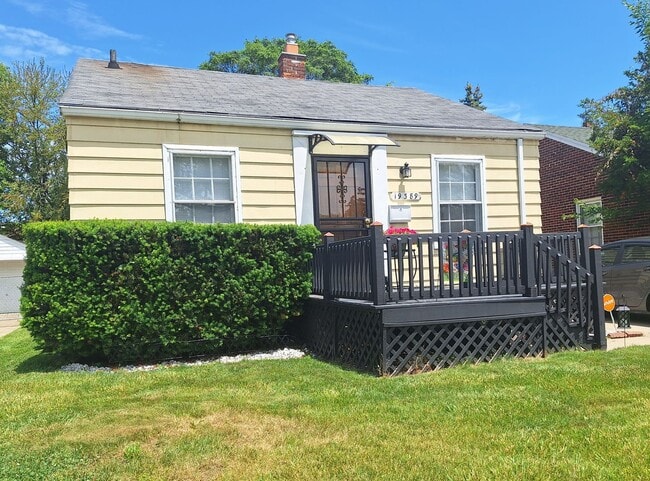 Building Photo - Charming 2 bedroom home in Harper Woods