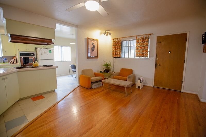 Primary Photo - 1129 S Hayworth Ave