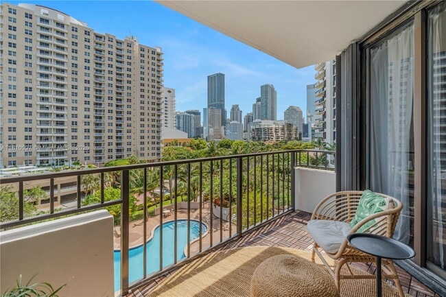 Building Photo - 520 Brickell Key Dr