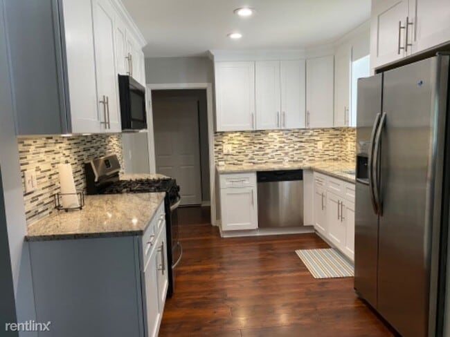 Building Photo - 3 br, 1 bath House - 401 Woodward Ave