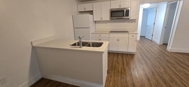 Foto del edificio - 8814 Daisy View Ln