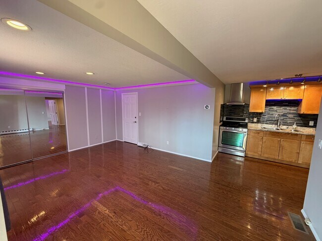 Foto del edificio - 828 Ridge Rd