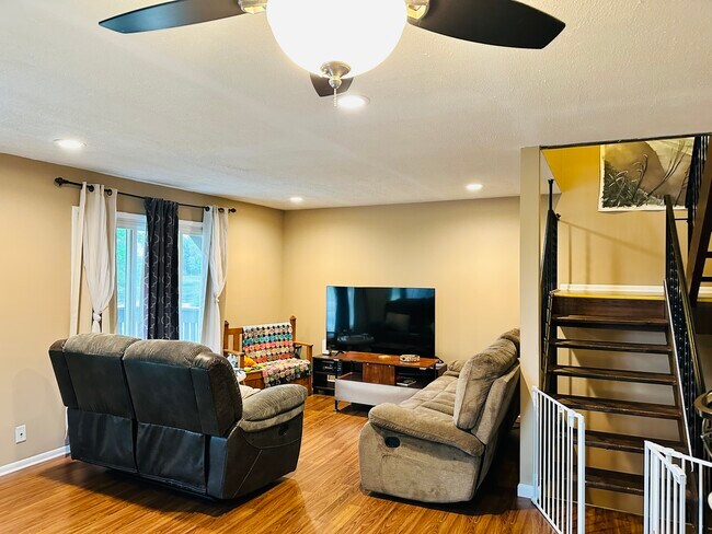 Building Photo - 4966 Grenwich Trail N
