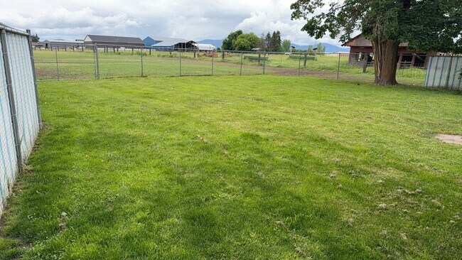 Foto del edificio - Country Horse Property on Nearly 2 Acres in Hayden!