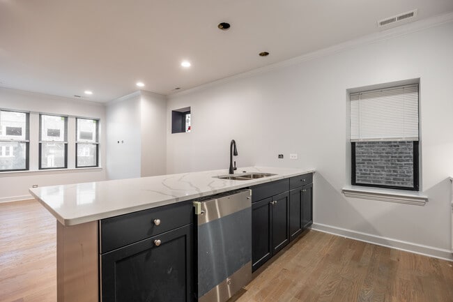 Foto del edificio - 3708 N Sawyer Ave