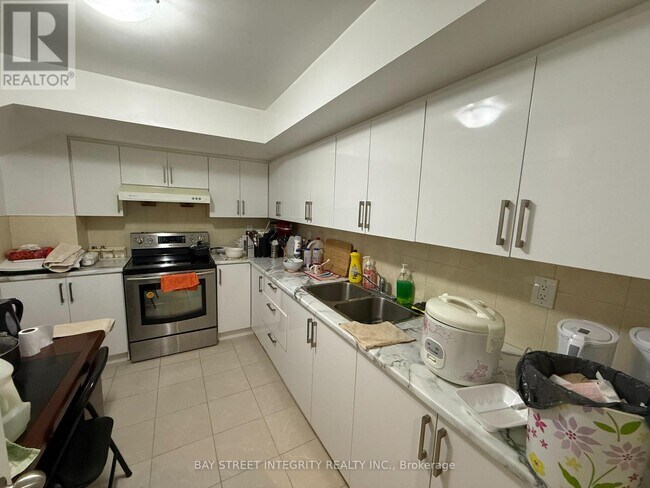 Building Photo - 26 Carolina Rose Cres