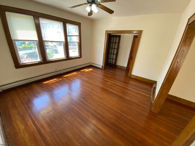 Building Photo - 1353 Alina St