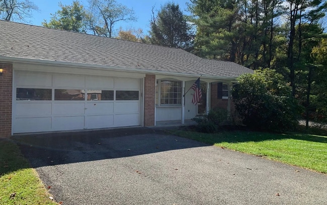 Building Photo - Charming 3 Bedroom 1.5 Bath Home