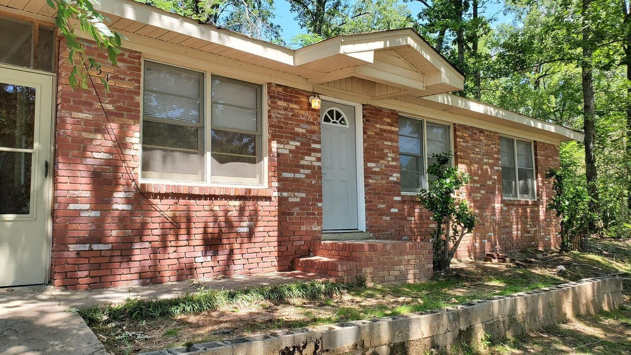 Building Photo - 351 Brook St