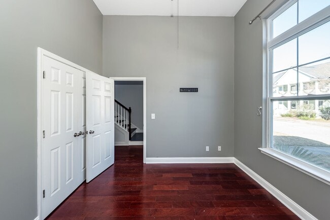 Building Photo - 3 Bedroom, 2.5 Bathroom Townhome in Oak Terrace Preserve - Park Circle