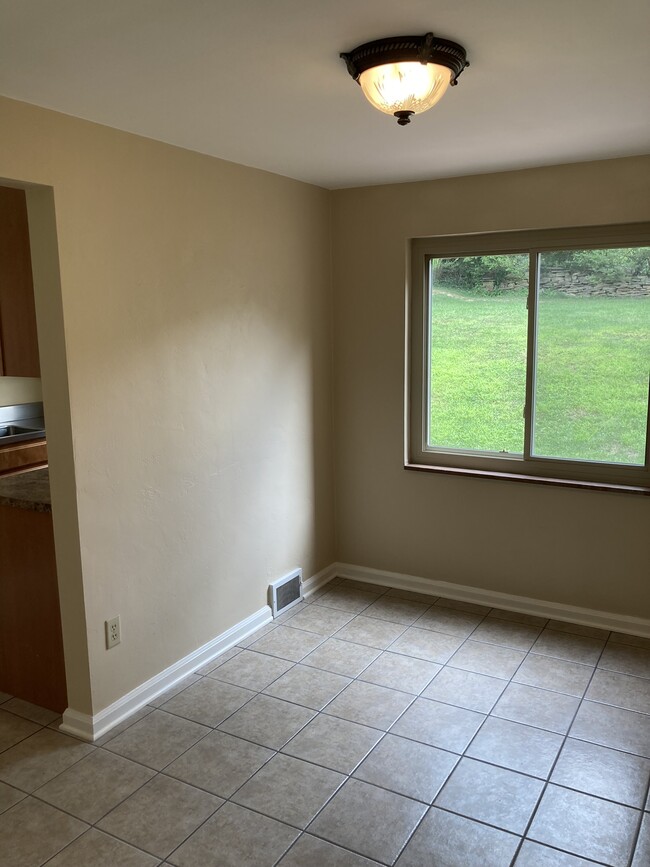 Building Photo - 709 Vallevista Ave